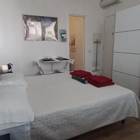 Leo Oda ve Kahvaltı 4*