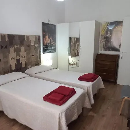Leo Oda ve Kahvaltı Cagliari