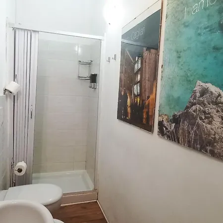 Leo Oda ve Kahvaltı Cagliari