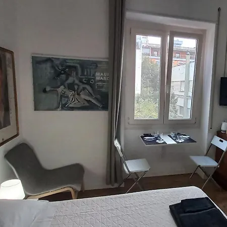 Leo Oda ve Kahvaltı